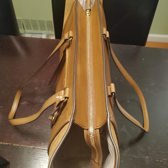 NWT Michael Kors Carine Large Pebbled Front Zip Tote Bag Brown - Picture 5 of 7